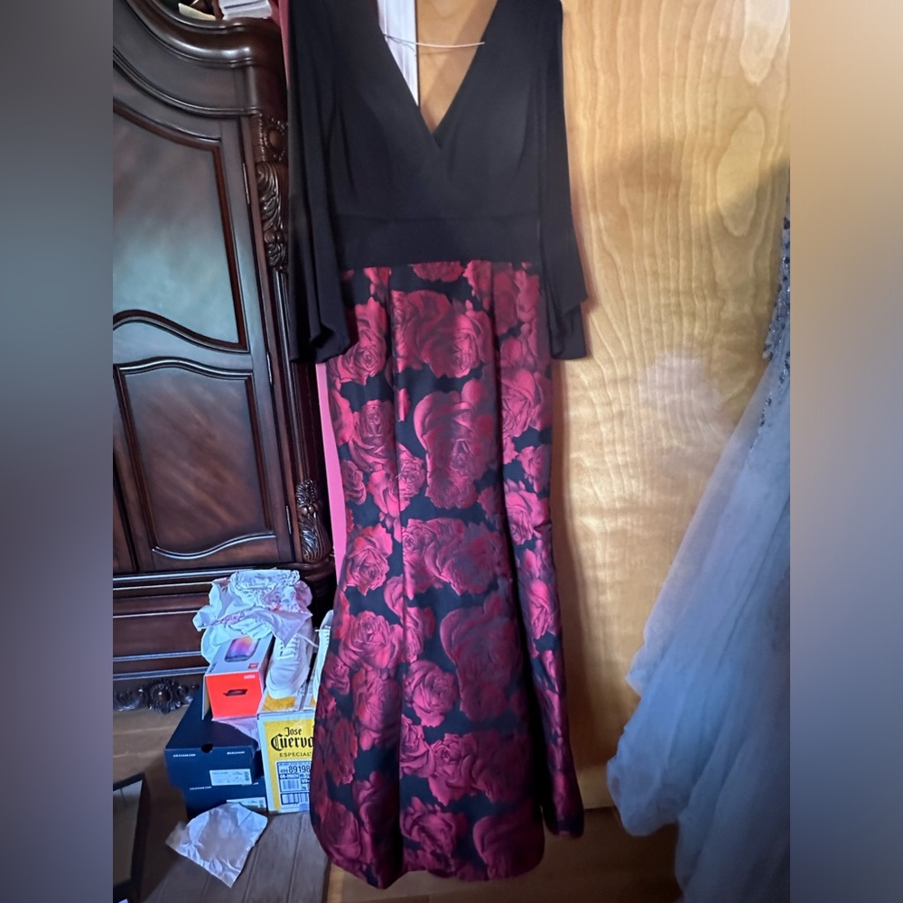 Xscape 3/4 quarter sleeve black evening gown - Picture 6 of 13